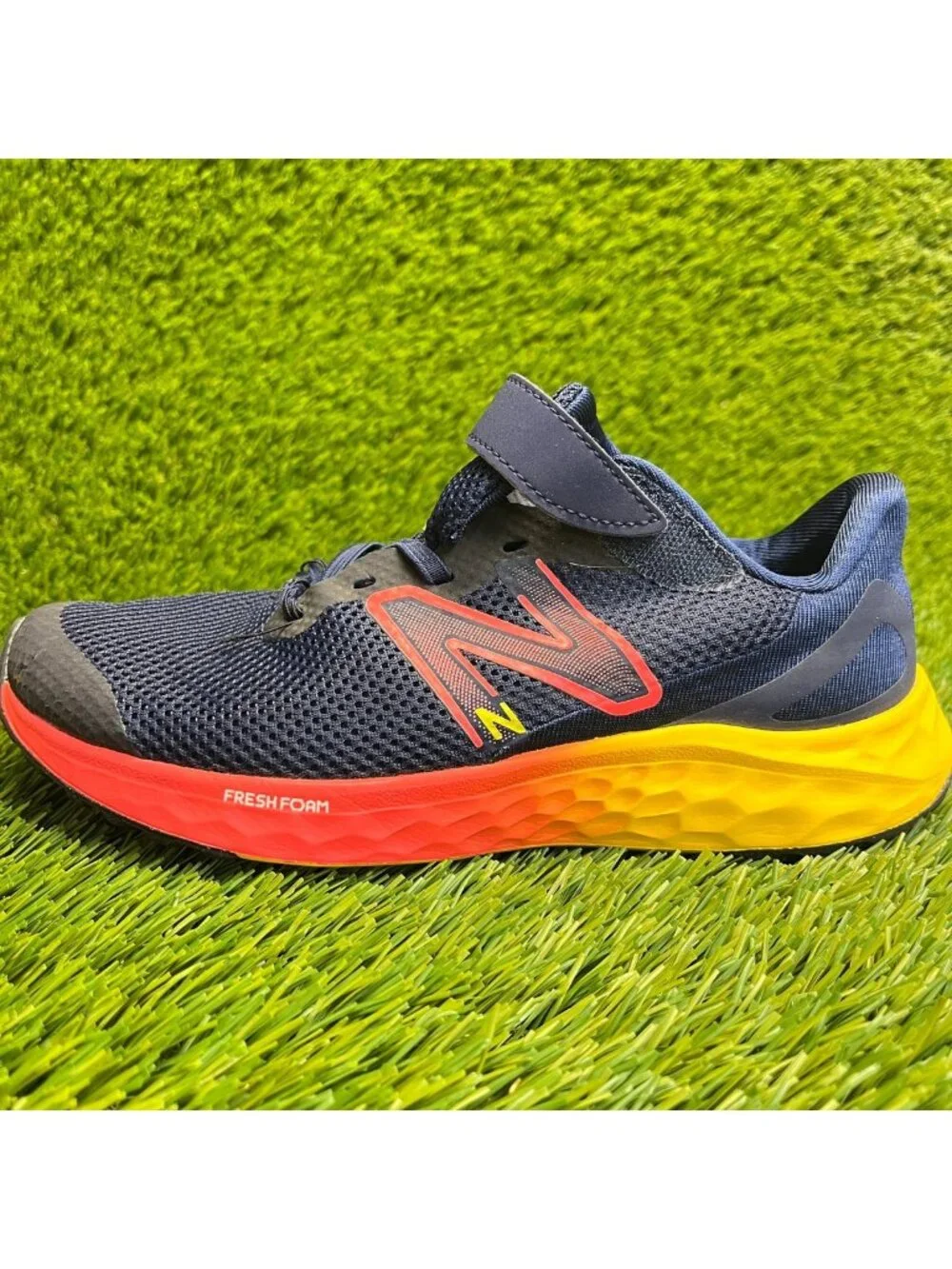 New Balance Fresh Foam Arishi v4 Girls Size 3Y Blue Pink Running Shoes Sneakers